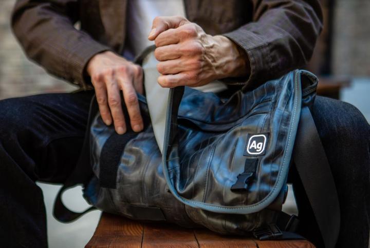 Alchemy Goods Black Pike Messenger Bag - Messenger Bag - cf-type-messenger-bag, col-gifts, col-gifts-for-dad, col-gifts-for-men, us-retail - Upcycle Studio