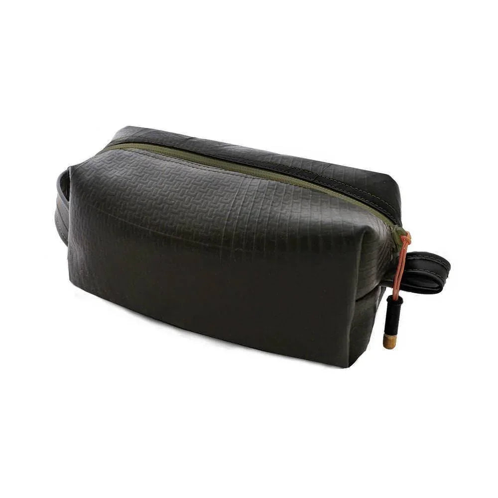 Alchemy Goods Elliot Dopp Travel Kit - Toiletry Bag - Bathroom, cf-type-toiletry-bag, col-gifts, col-gifts-for-dad, col-gifts-for-men, col-travel-and-adventures, us-retail - Upcycle Studio