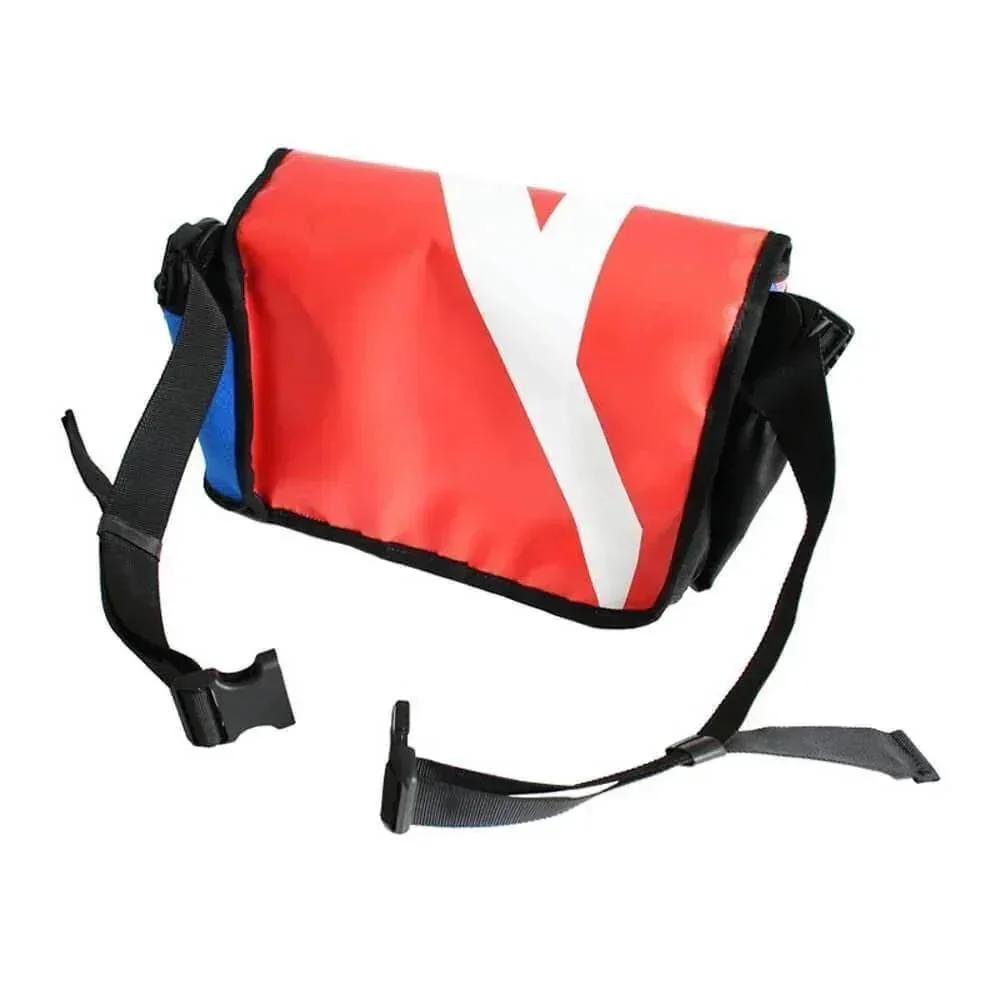 Green Guru Kickstand Cooler 9L Rear Rack Bike Bag - Bike Bag - cf-type-bike-bag, col-gifts, col-gifts-for-men, us-retail - Upcycle Studio